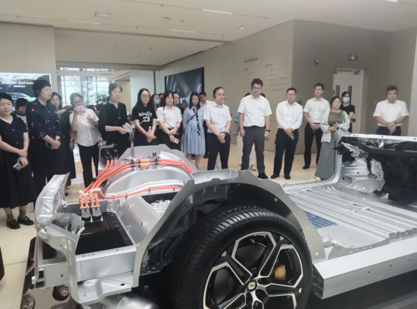 聚宏鑫操盘 “巾帼走亦城”见证科技智造与匠心制作的时代风采