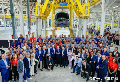 天天盈 比亚迪第1400万辆新能源车在巴西工厂下线，巴西总统卢拉成为车主